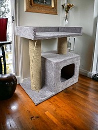 Когтеточка домик з дерева з лежанкой для кота, якісна та міцна кігтето