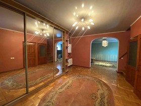 Будинок в Совіньйон-1 Болгарська вул