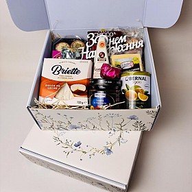 Подарунковий продуктовий набір Maxi Box – вишуканий смак у кожній дета