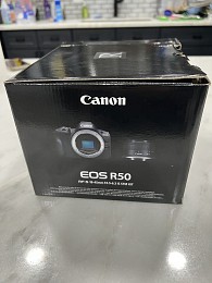 Canon EOS R50 Бездзеркальна камера з 18-45 мм об'єктивом (чорна)