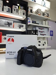 Дзеркальна камера Canon EOS 6D Mark II