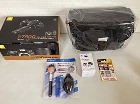 Nikon D7500 Дзеркальна камера з 18-140мм об'єктивом