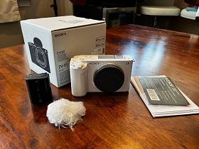 Бездзеркальна камера Sony ZV-E1 (біла)