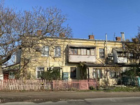 Двокімнатна квартира “заходь і живи” з гаражем на 2 авто та підвалом