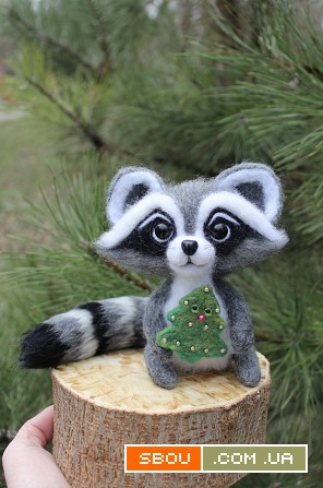 Енот з ялинкою іграшка валяна з шерсті войлочний енотік ручна робота Одеса - изображение 1